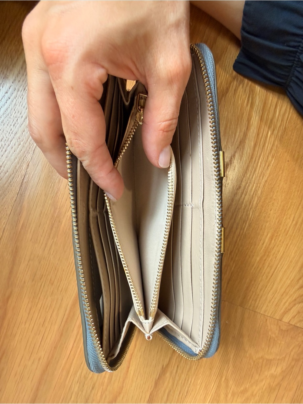 Chloé Marcie Cashmere Gray Pebbled Leather Zip Wallet with Gold Accents - Picture 9 of 11